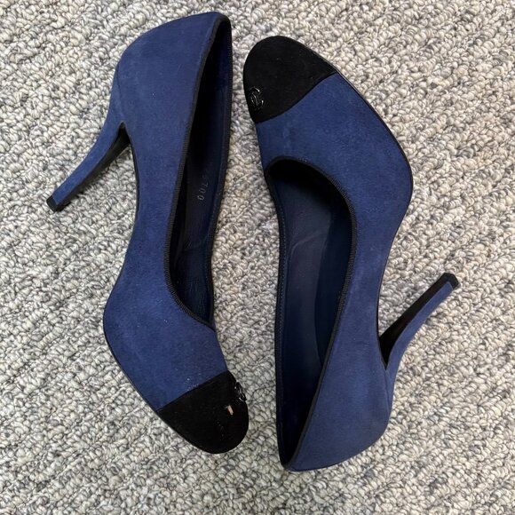Chanel Navy Blue & Black Suede Logo Cap Toe Pump Heels Size 38 - Picture 4 of 10